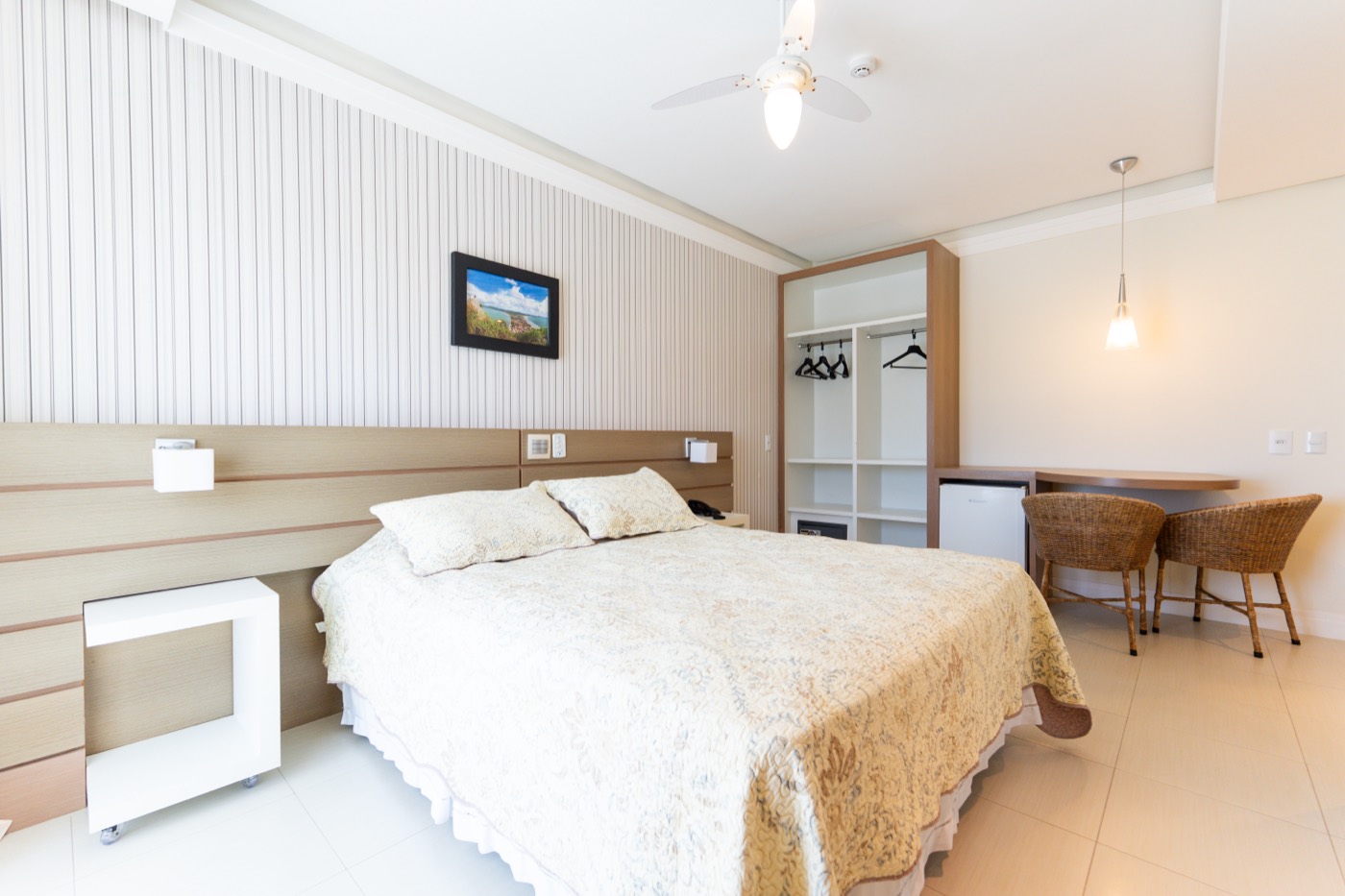 Suíte com design contemporâneo